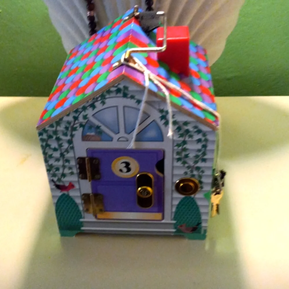 Dollhouse - Picture 3 of 4